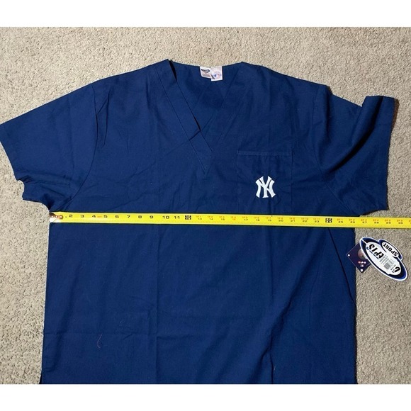 NEW! New York Yankees MLB Blue Scrub Top Shirt Mens Size XL Short Sleeve Concept - Picture 6 of 7